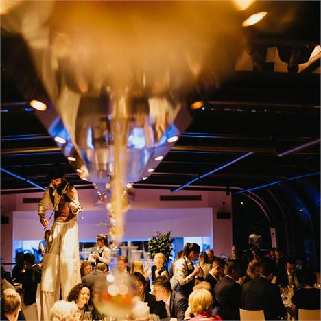 Animace na chůdách