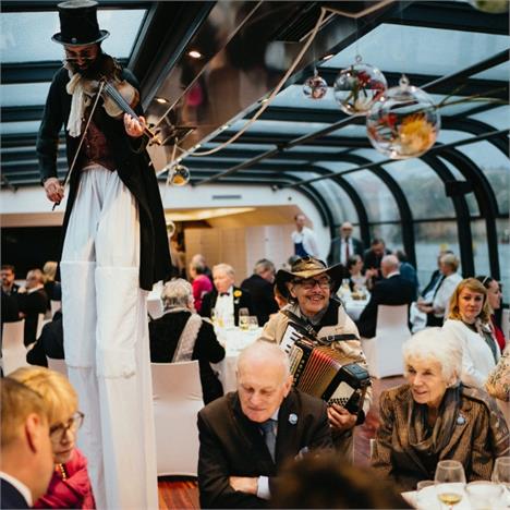 Animace na chůdách