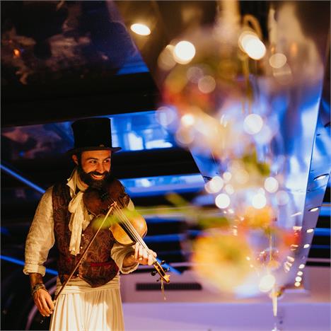 Animace na chůdách