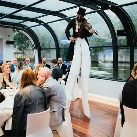 Animace na chůdách